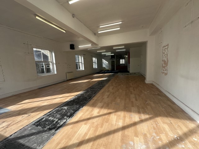 Commercial unit to let in Buxton